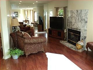 5th image of 608 W Sunnyoaks Ave