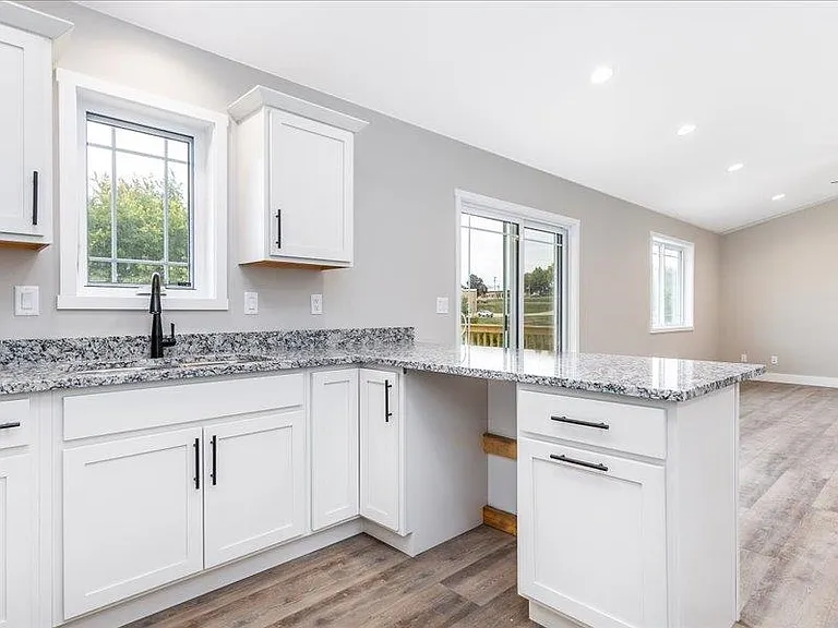 405 N Blake Ave — Photo 11