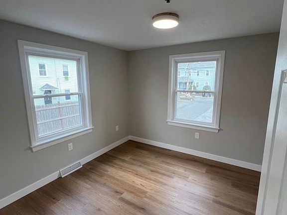 5th image of 7 Oak St #1