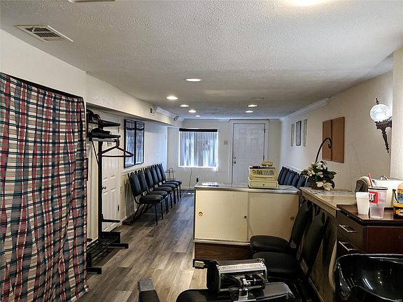 5th image of 6167 Lillian Ave