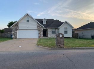 1005 Dustin Ln, Nixa, MO 65714