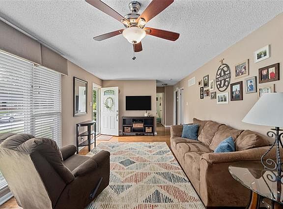 3rd image of 8805 Iroquois Dr