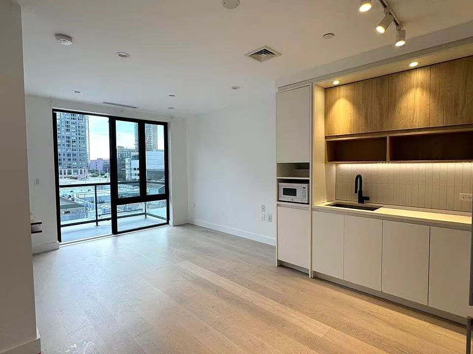 2-22 51st Ave #5A