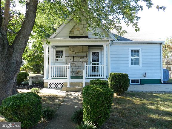 2nd image of 603 Melchers Dr