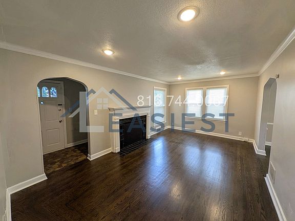 4th image of 7421 Flora Ave