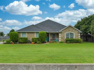1004 S Lowrance Rd, Red Oak, TX 75154