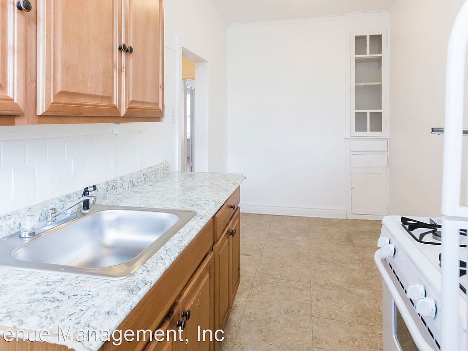 1st image of 948 S Oak Park Ave Unit 2