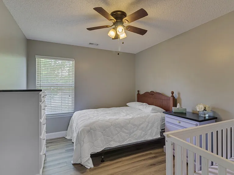 231 Parkview Ct — Photo 9