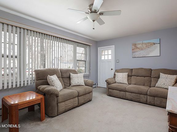 5th image of 809 Shadylawn Way