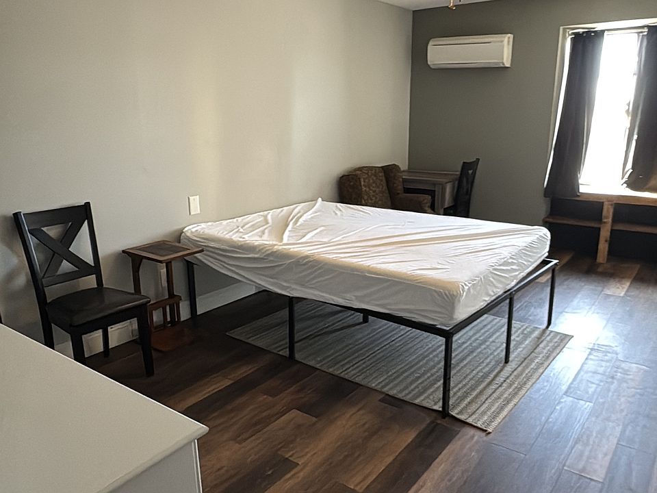 2nd image of 301 W Adams St #62