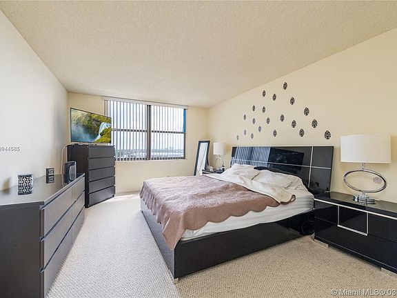 5th image of 18151 NE 31st Ct APT 1215