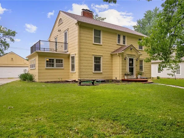924 S Hickory St, Ottawa, KS 66067