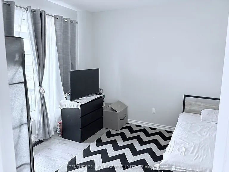 1110 Wickham Rd — Photo 10