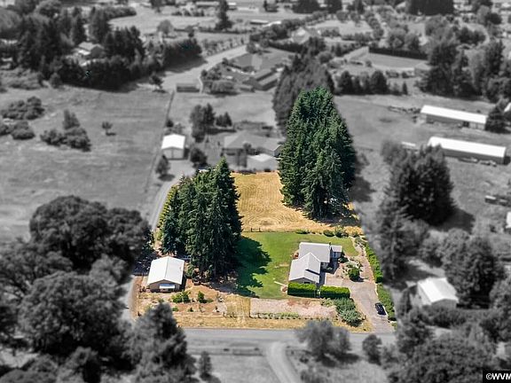 2nd image of 2121 65th Ave SE