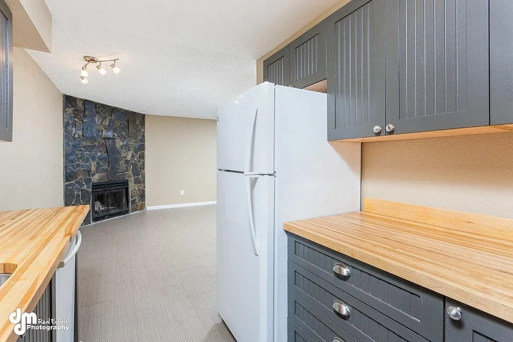 2 bed, 1.5 bath, 1100 sqft, $2,100 — Photo 3