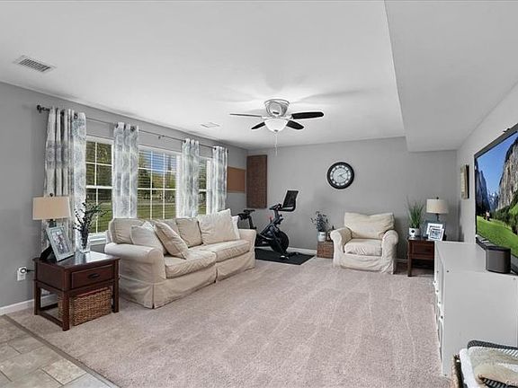 5th image of 102 Holloran Rd