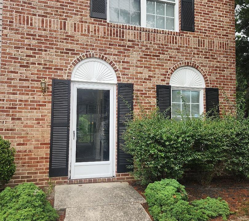 1st image of 6 Seneca Dr #6