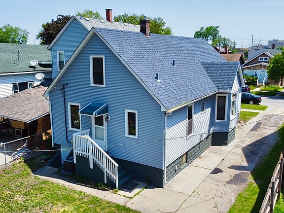 3rd image of 608 Douglas Ave