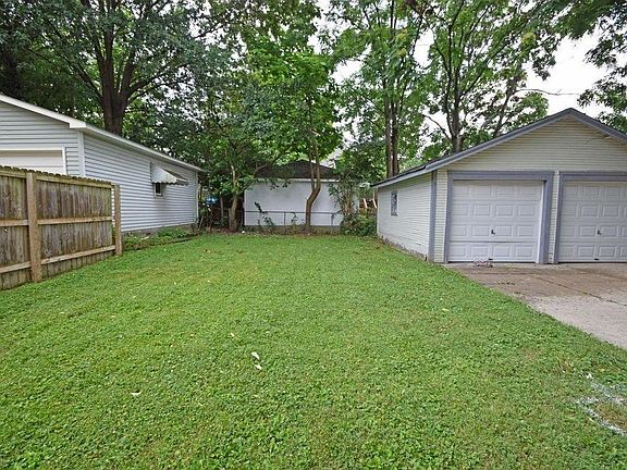 Jefferson Avenue Large Backyard