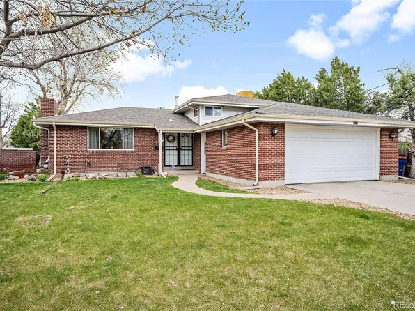 323 Salem Court, Aurora, CO 80011