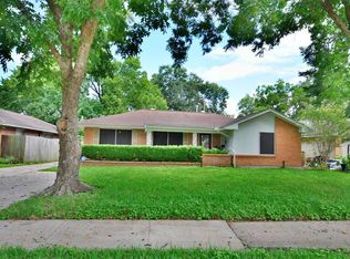 4930 Saxon Dr, Houston, TX 77092