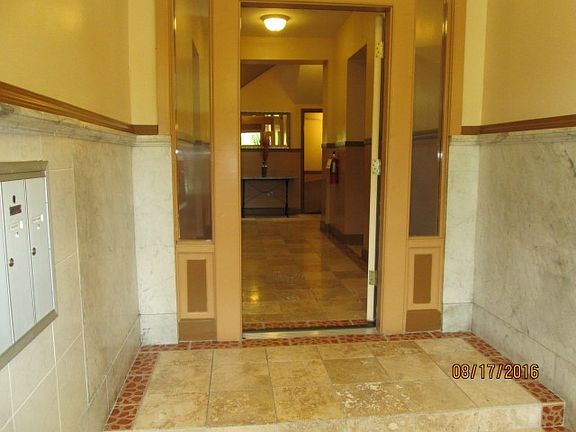 4th image of 512 E Oakwood Blvd #G