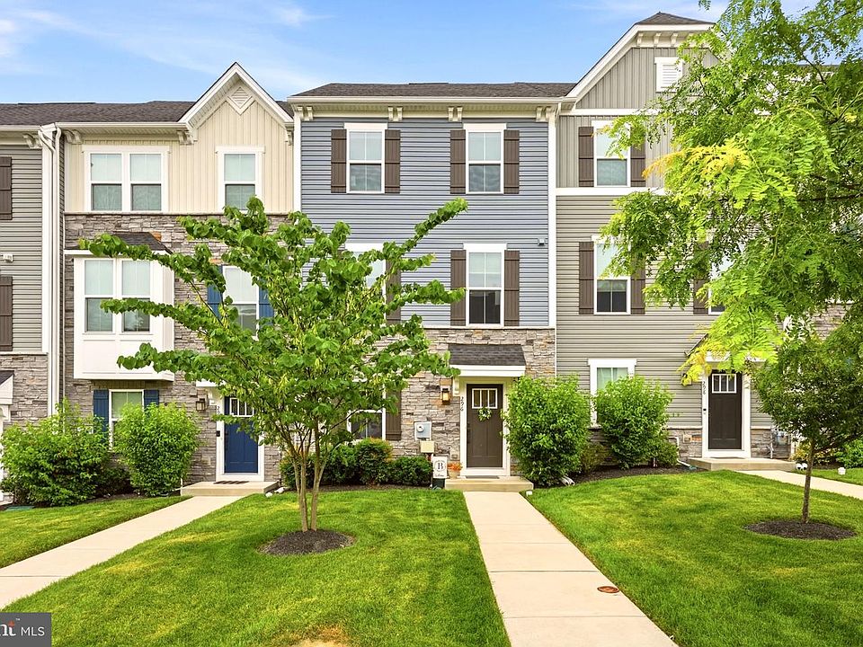 1st image of 296 Sugar Maple Sq