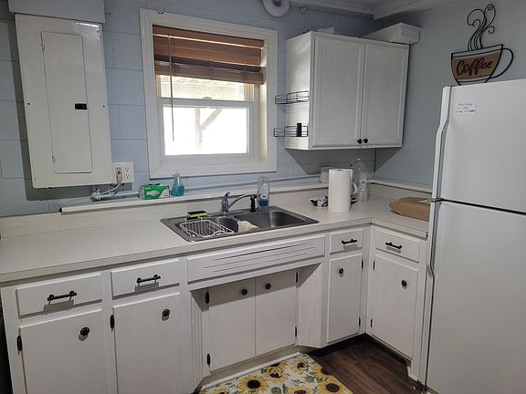 3rd image of 3260 E Lake Dr