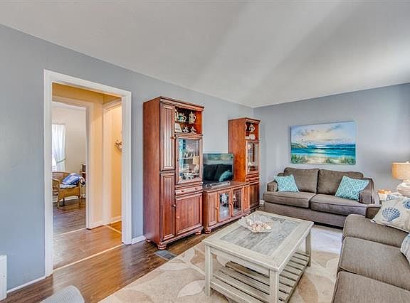 4th image of 10113 Saint Katherine Ln