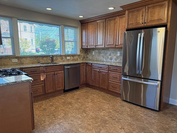 5th image of 3 Boiling Springs Ave #1