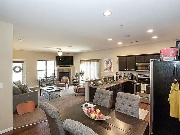 5th image of 456 Churchill Dr