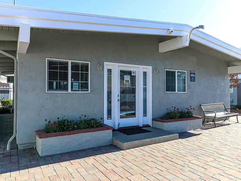 Briarwood Apartments — Photo 1