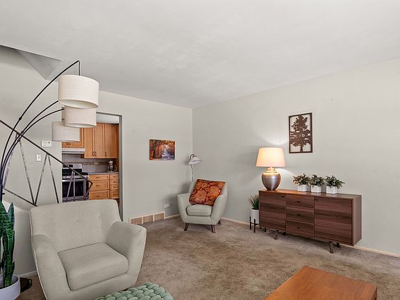 5th image of 1107 E Elm St