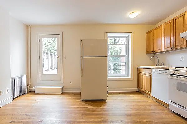 1st image of 82 Cambridge Pl #2