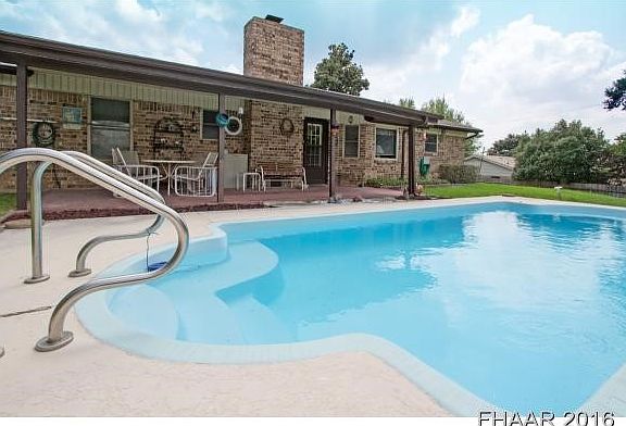 5th image of 913 Laurie Ln