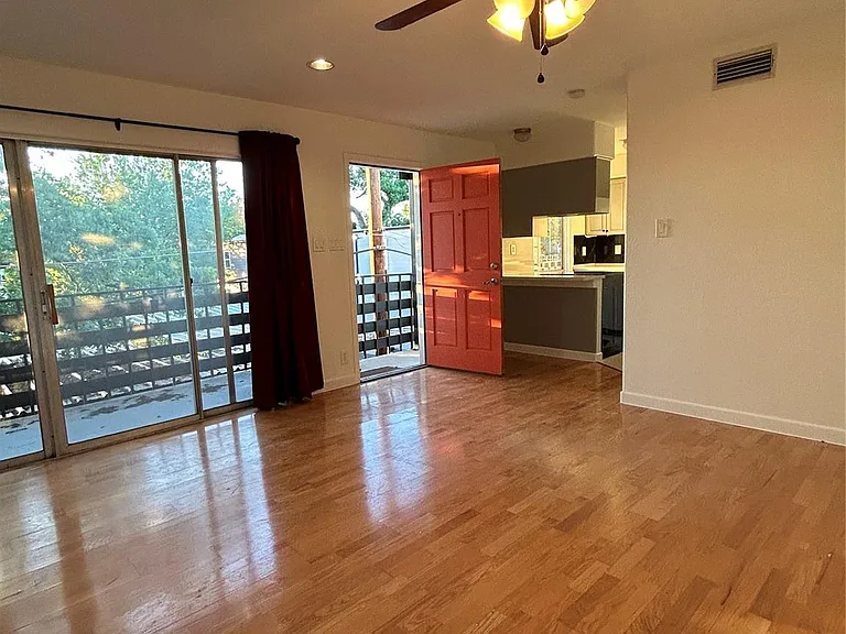 112 W 38th St #201 — Photo 5