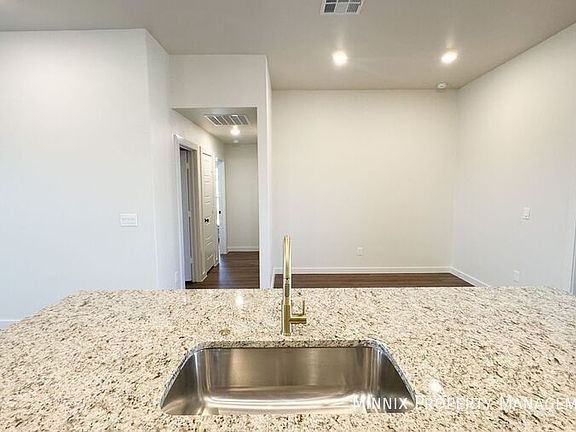 5th image of 2127 Langford Ave