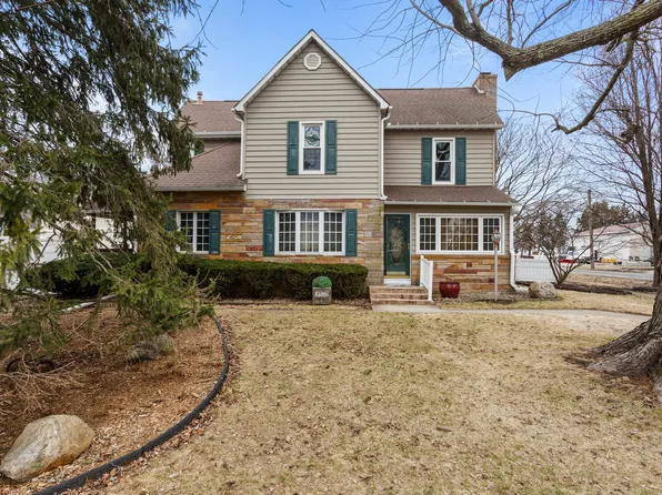 302 Shimp St, Milmine, IL 61855