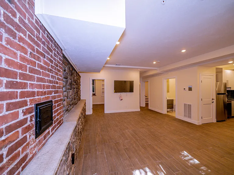 1616 Beacon St #1 — Photo 5