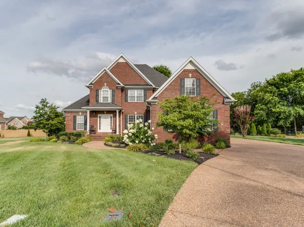 1427 Winterberry Dr, Murfreesboro, TN 37130