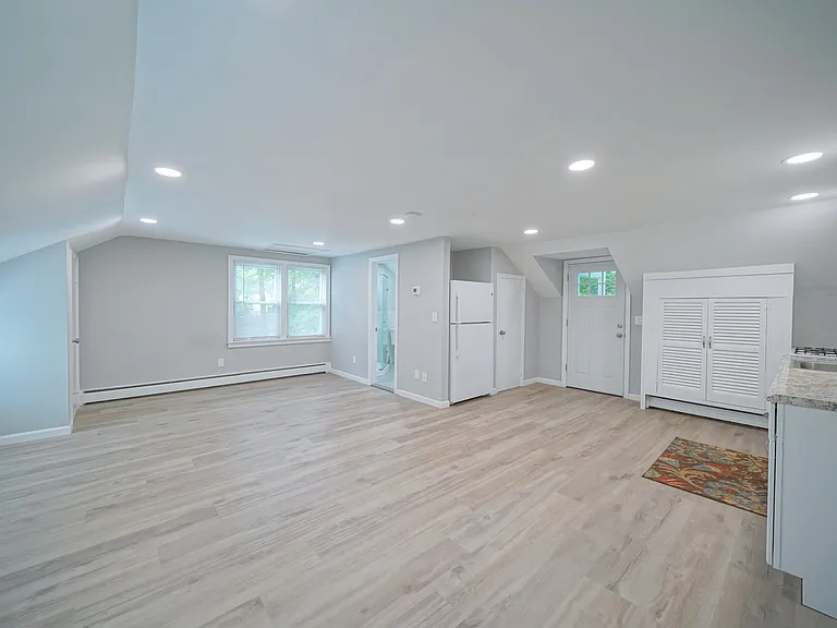 16 Brook St — Photo 40