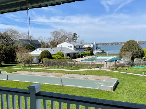 https://photos.zillowstatic.com/fp/4fa6a63d21439f0a1eaeb080d73477eb-p_e.webp