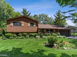 5810 Sloane Ln, Crystal Lake, IL 60014