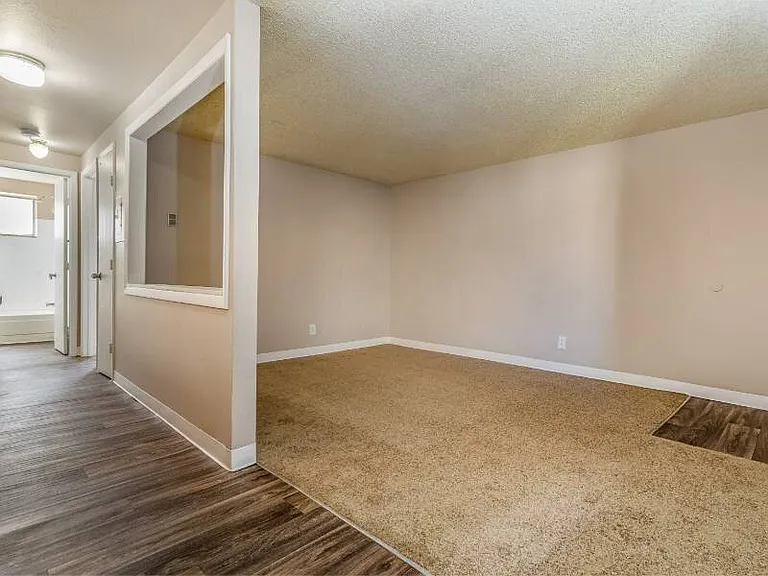 Bridge Square Apartments — Photo 15