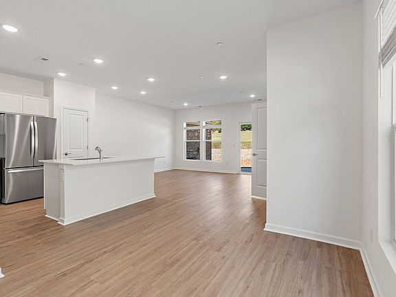 4th image of 7136 Mapleside Ln #1