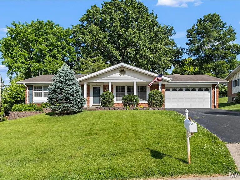 24 Forest Crest Dr — Photo 1