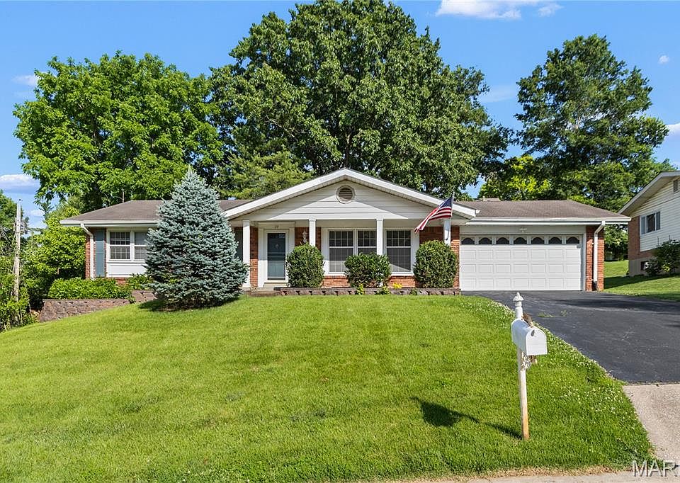 1st image of 24 Forest Crest Dr