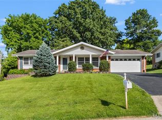 24 Forest Crest Dr, Chesterfield, MO 63017
