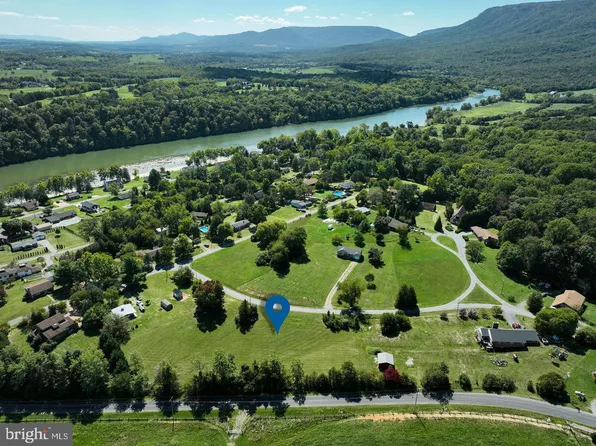 Woodland Ave, Luray, VA 22835