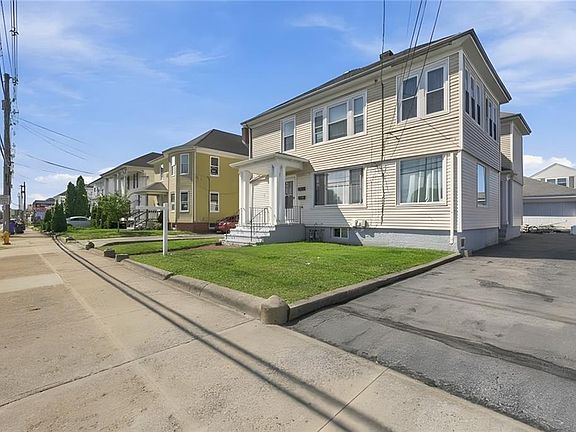 3rd image of 904 Newport Ave